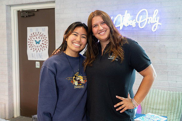 Anna M. '24 and Sarah C. '24